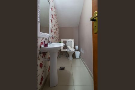 Casa de condomínio à venda com 150m², 3 quartos e 2 vagasLavabo