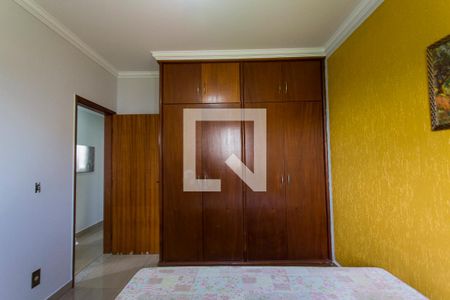 Quarto 1 de apartamento para alugar com 2 quartos, 65m² em Santa Mônica, Uberlândia
