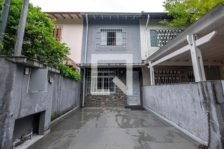Casa à venda com 86m², 2 quartos e 1 vaga Casa à venda com 86m², 2 quartos e 1 vagaFachada