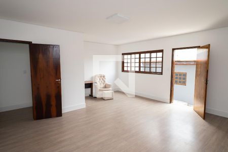 Casa à venda com 200m², 4 quartos e 3 vagasSuíte