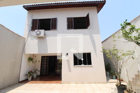 Casa à venda com 270m², 3 quartos e 3 vagasFachada fundos da casa