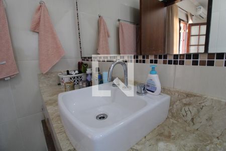 Casa à venda com 270m², 3 quartos e 3 vagasPia banheiro da suíte