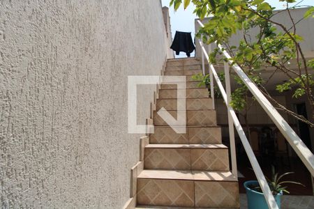 Casa à venda com 270m², 3 quartos e 3 vagasEscada para terraço