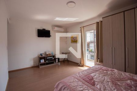 Casa à venda com 150m², 3 quartos e 2 vagas Casa à venda com 150m², 3 quartos e 2 vagasSuite