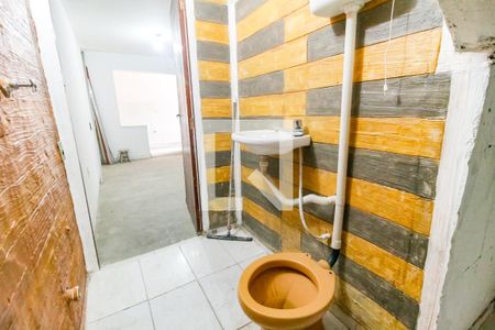 Banheiro de casa para alugar com 1 quarto, 25m² em Cidade Intercap, Taboão da Serra