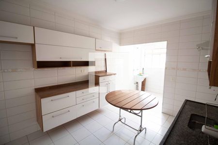 Cozinha de apartamento para alugar com 2 quartos, 87m² em Vila Cláudia, São Paulo