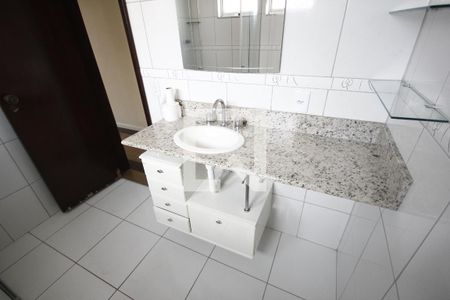 Casa à venda com 220m², 4 quartos e 2 vagasSuíte