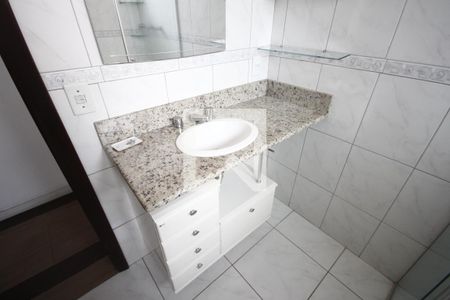 Casa à venda com 220m², 4 quartos e 2 vagasBanheiro