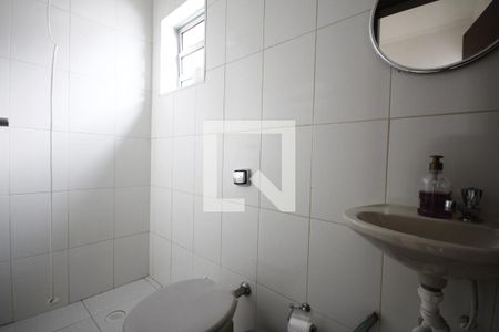 Casa à venda com 220m², 4 quartos e 2 vagasBanheiro de Serviço