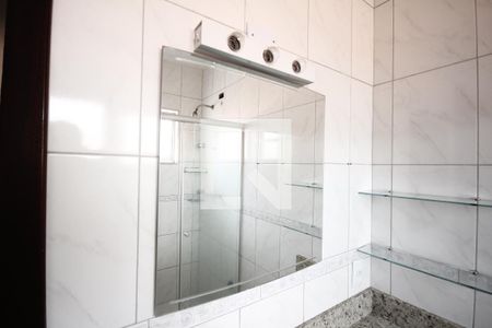 Casa à venda com 220m², 4 quartos e 2 vagasBanheiro