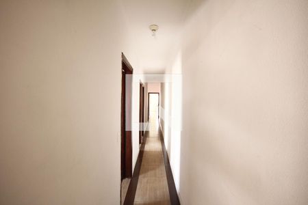 Casa à venda com 220m², 4 quartos e 2 vagasCorredor