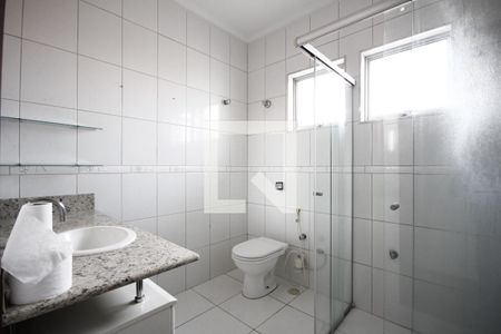 Casa à venda com 220m², 4 quartos e 2 vagasSuíte