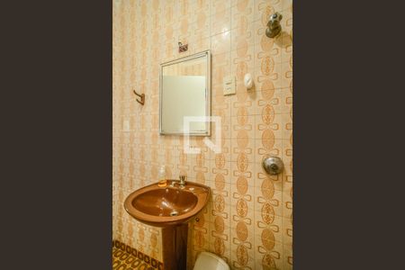 Casa à venda com 110m², 3 quartos e 2 vagas Casa à venda com 110m², 3 quartos e 2 vagasBanheiro social