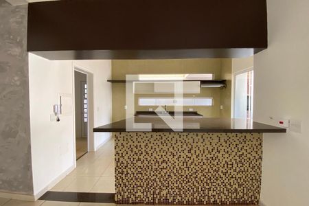 Casa de condomínio para alugar com 250m², 3 quartos e 3 vagasCozinha