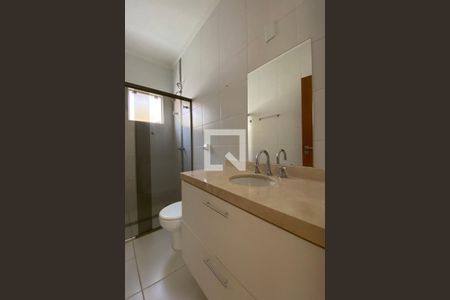 Casa de condomínio para alugar com 250m², 3 quartos e 3 vagasBanheiro
