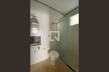 Casa de condomínio para alugar com 250m², 3 quartos e 3 vagasBanheiro da Área de Serviço
