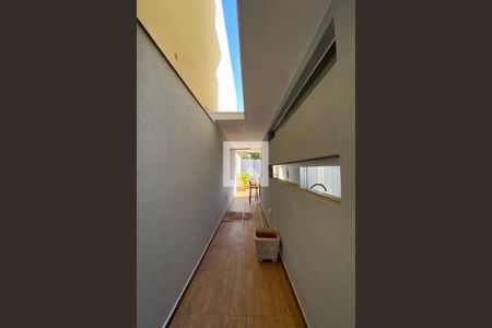 Casa de condomínio para alugar com 250m², 3 quartos e 3 vagasCorredor Lateral