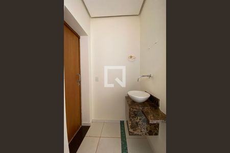 Casa de condomínio para alugar com 250m², 3 quartos e 3 vagasLavabo