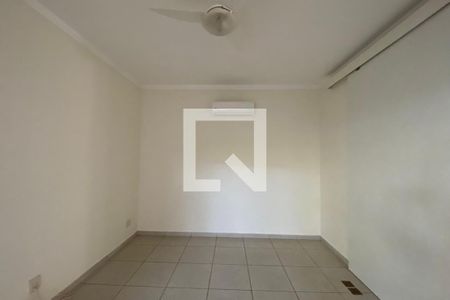 Casa de condomínio para alugar com 250m², 3 quartos e 3 vagasSala de TV