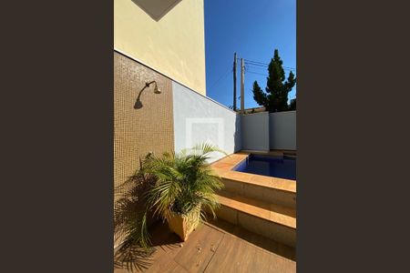Casa de condomínio para alugar com 250m², 3 quartos e 3 vagasPiscina