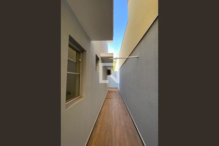 Casa de condomínio para alugar com 250m², 3 quartos e 3 vagasCorredor Lateral