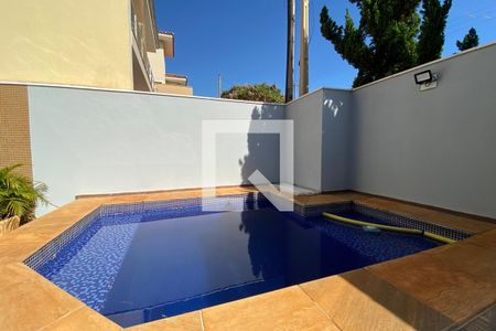 Casa de condomínio para alugar com 250m², 3 quartos e 3 vagasPiscina