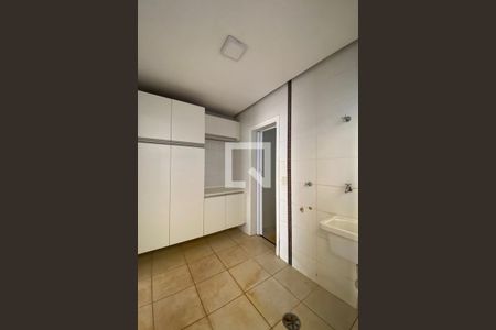 Casa de condomínio para alugar com 250m², 3 quartos e 3 vagasÁrea de Serviço