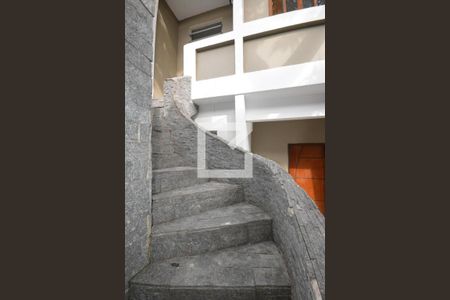Apartamento para alugar com 65m², 1 quarto e sem vagaEscada