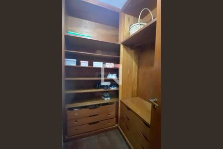 Casa de condomínio à venda com 350m², 3 quartos e 4 vagasCloset da suíte 3