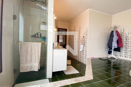 Casa de condomínio à venda com 350m², 3 quartos e 4 vagasBanheiro da Suíte 1