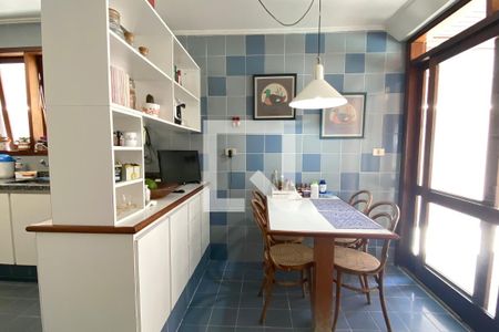 Casa de condomínio à venda com 350m², 3 quartos e 4 vagasCopa