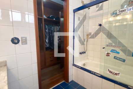 Casa de condomínio à venda com 350m², 3 quartos e 4 vagasBanheiro da Suíte 2