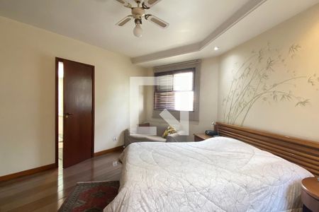 Casa de condomínio à venda com 350m², 3 quartos e 4 vagasSuíte 1