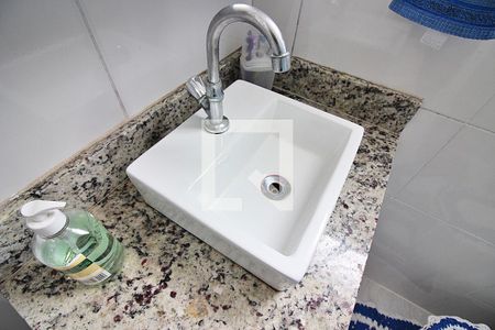 Banheiro Social de apartamento para alugar com 2 quartos, 56m² em Santa Terezinha, São Bernardo do Campo