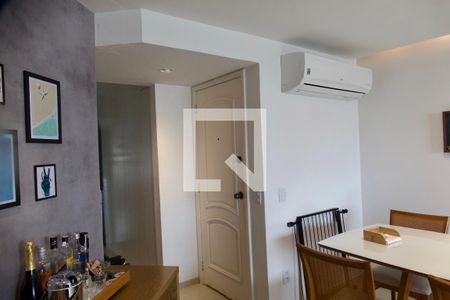 Sala de apartamento para alugar com 3 quartos, 75m² em Barra da Tijuca, Rio de Janeiro