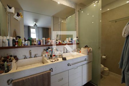 Apartamento à venda com 328m², 3 quartos e 3 vagasBanheiro da Suíte 3