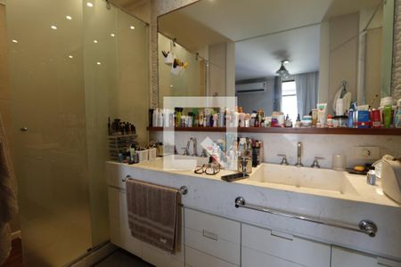 Apartamento à venda com 328m², 3 quartos e 3 vagasBanheiro da Suíte 3