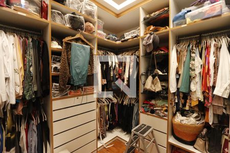 Apartamento à venda com 328m², 3 quartos e 3 vagasCloset da suíte 3