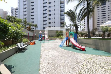 Apartamento à venda com 328m², 3 quartos e 3 vagasÁrea comum - Playground