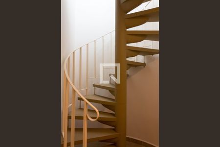 Casa à venda com 276m², 4 quartos e 4 vagasEscadas