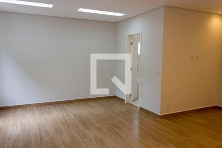 Casa à venda com 276m², 4 quartos e 4 vagasSuíte 1