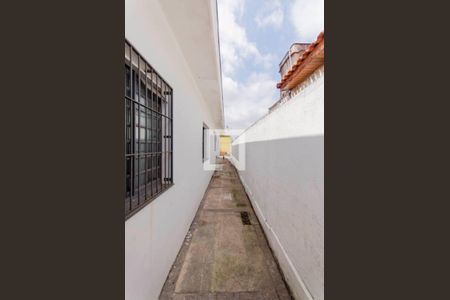 Casa à venda com 225m², 2 quartos e 2 vagas Casa à venda com 225m², 2 quartos e 2 vagasCorredor Lateral