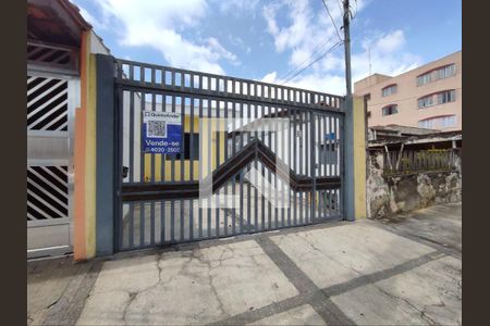 Casa à venda com 225m², 2 quartos e 2 vagas Casa à venda com 225m², 2 quartos e 2 vagasFachada