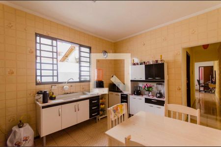 Casa à venda com 225m², 2 quartos e 2 vagas Casa à venda com 225m², 2 quartos e 2 vagasCozinha