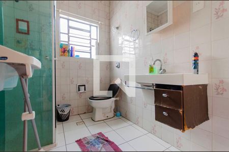 Casa à venda com 225m², 2 quartos e 2 vagas Casa à venda com 225m², 2 quartos e 2 vagasBanheiro