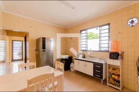 Casa à venda com 225m², 2 quartos e 2 vagas Casa à venda com 225m², 2 quartos e 2 vagasCozinha