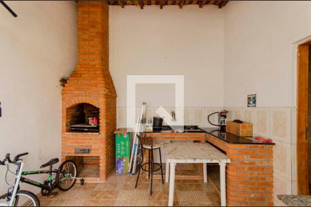 Casa à venda com 225m², 2 quartos e 2 vagas Casa à venda com 225m², 2 quartos e 2 vagasChurrasqueira