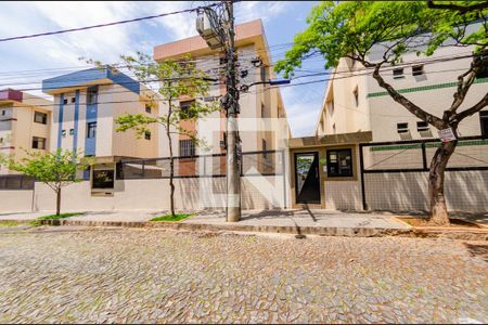 Apartamento para alugar com 93m², 3 quartos e 1 vaga Apartamento para alugar com 93m², 3 quartos e 1 vagaFachada
