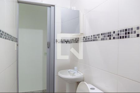 Banheiro de casa para alugar com 1 quarto, 18m² em Ferrazópolis, São Bernardo do Campo