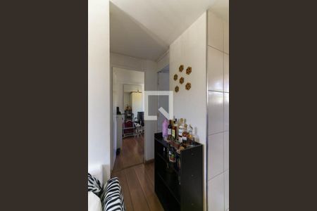Corredor de apartamento à venda com 2 quartos, 48m² em Jardim Mirna, Taboão da Serra